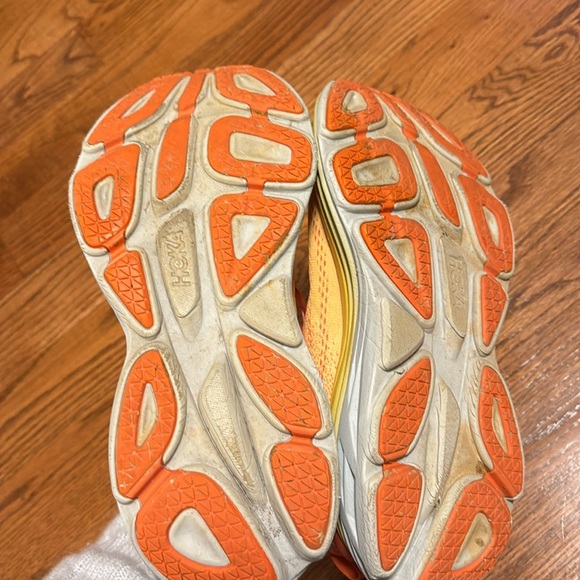 Hoka running shoes Bondi 8 sneakers in size 8.5 - Picture 4 of 9